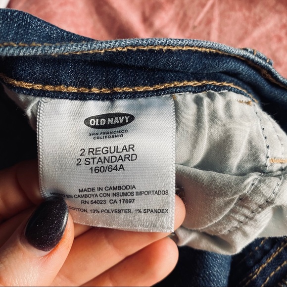 Old Navy Boyfriend distressed skinny jeans - Picture 9 of 10